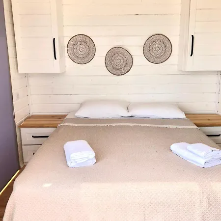 Yakabuk Tiny House Campingplads